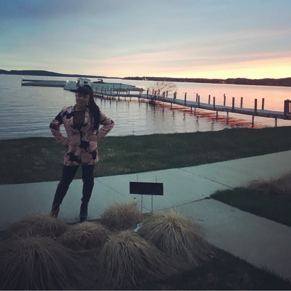 Meet your Posher, Luxe_Madame - Picture 3 of 3